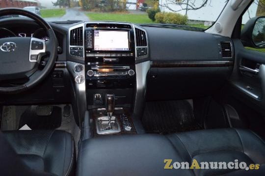 Toyota Land Cruiser V8 7 places 2013, 45 000 km